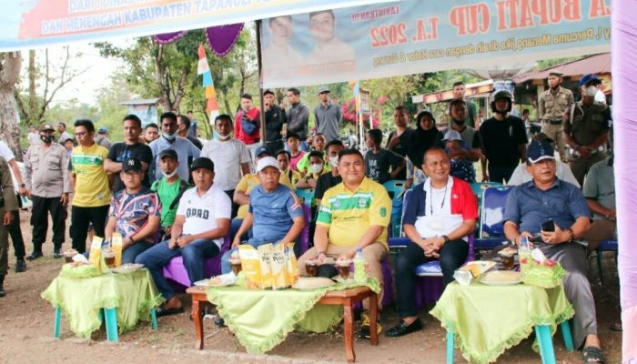 Bupati Labura Bersama Wakil Bupati Tapteng Saksikan Laga PS DPRD Tapteng Lawan Labura Hebat