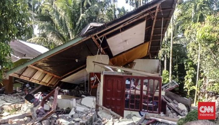 Sejumlah Bangunan Rusak Akibat Gempa di Pasaman Barat
