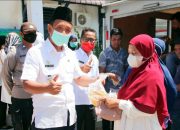 Pemkab Tapteng Bersama Bulog Sibolga Gelar Operasi Pasar Minyak Goreng di Kecamatan Badiri