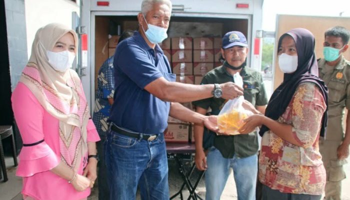 Pemkab Tapteng Bersama Bulog Sibolga Gelar Operasi Pasar Minyak Goreng
