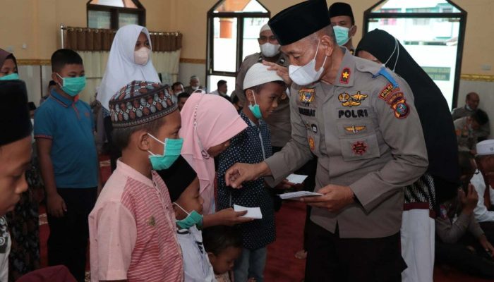 Peringatan Isra Mi’raj 2022, Polres Tapteng Ditandai Pemberian Santunan kepada Anak Yatim