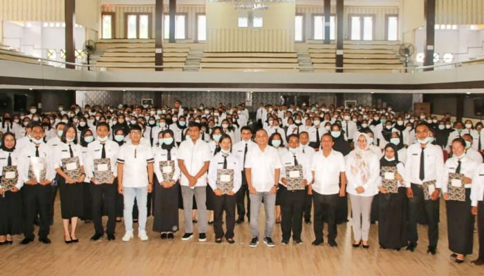Bupati Serahkan SK CPNS dan PPPK Serta Penandatanganan Fakta Integritas Siap Dipecat Jika Terlibat Narkoba