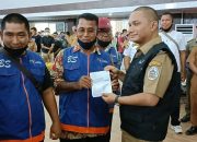 Bupati Bakhtiar Kucurkan Bantuan Rp 1 Miliar Untuk Abang Becak di Tapteng