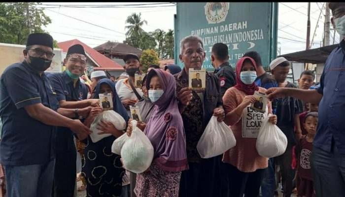Anggota DPR-RI Martin Manurung Bagikan 2.000 Paket Sembako Lebaran Untuk Masyarakat Tapteng