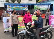 Kopolres dan Ketua Bhayangkari Sibolga Bagikan Takjil Sekaligus Imbau Prokes  