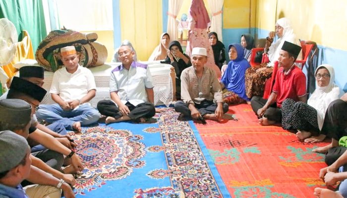 Bupati Bakhtiar Melayat ke Rumah Duka Almarhum Ayah Kandung Syukran Jamilan Tanjung Mantan Bupati Tapteng