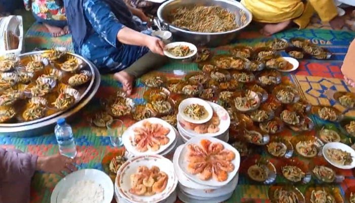 Melakukan 7 Hal Ini Sebabis Makan Ternyata Sangat Berbahaya