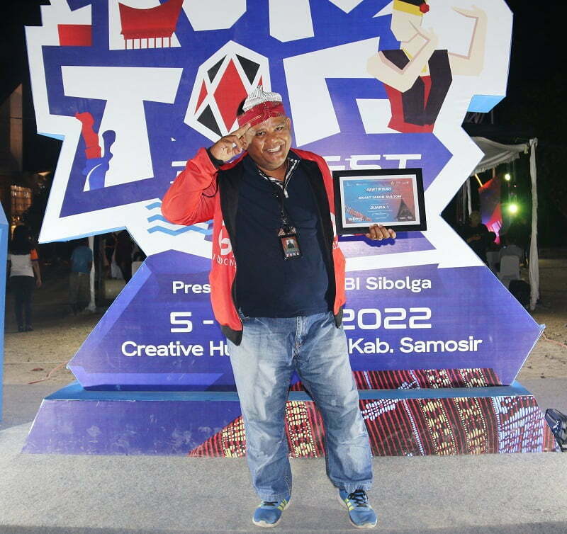 Sahat Jason Gultom Juara I Lomba Karya Tulis Jurnalisik BI. (Batakpost.com/red)