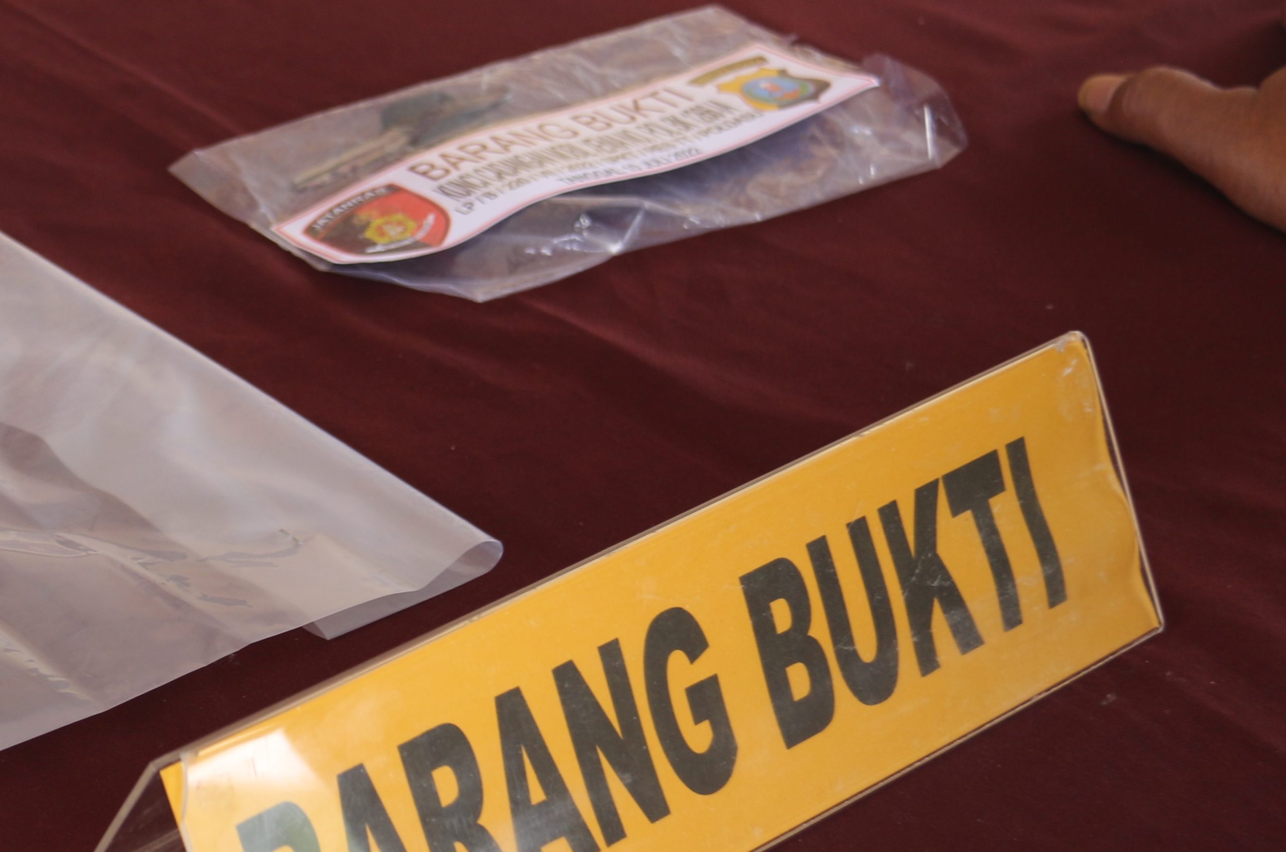 Barang bukti berupa kunci mobil yang digandakan pelaku. (Batakpost.com/HAT)