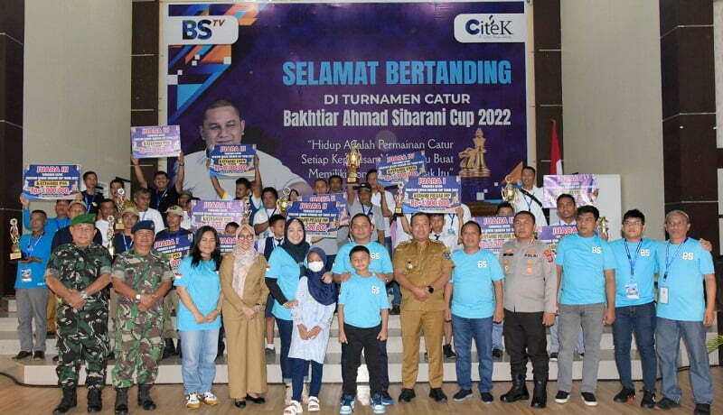 Para pemenang Turnamen Catur Bakhtiar Ahmad Sibarani Cup 2022 berhadiah Rp 100 juta. (Ist)