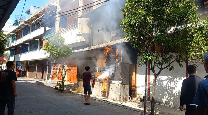 Kebakaran Cafe Tongkrongan di Sibolga. (Ist)