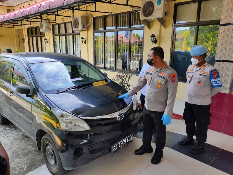 Mobil Xenia BK 1266 LA yang sudah diganti platnya yang dicuri pelaku menggunakan kunci serap. (Batakpost.com/HAT)