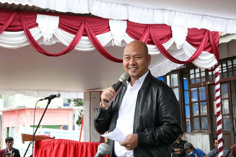 Bupati Nikson saat menghadiri acara syukuran masyarakat adat Naga Saribu. (Ist)