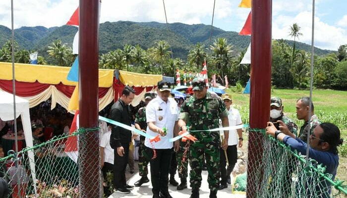 Danrem 023/KS Didampingi Bupati Resmikan Jembatan Gantung di Taput