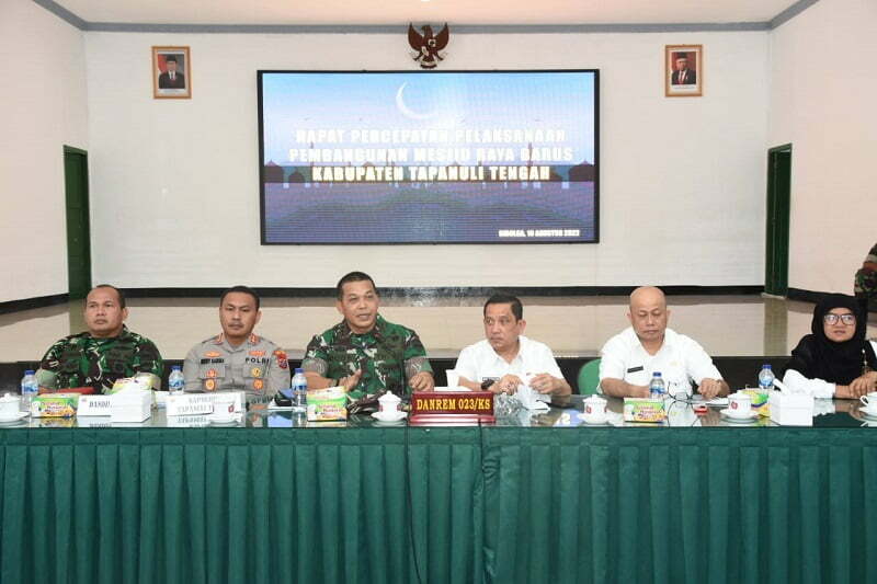 Danrem mimpin rapat percepatan pembangunan Masjid Raya Barus. (Ist)
