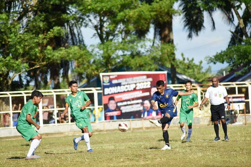 Ar Rasyid FC saat menghadapi Petarung FC pada Bonas Cup di Padangsidimpuan. (Ist)