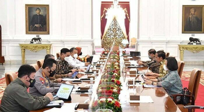 Presiden Jokowi pimpin Ratas terkait penyaluran bantuan sosial. (Ist)