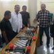Ketua PWI Sumut saat meninjau latihan catur di PWI Sumut. (Ist)