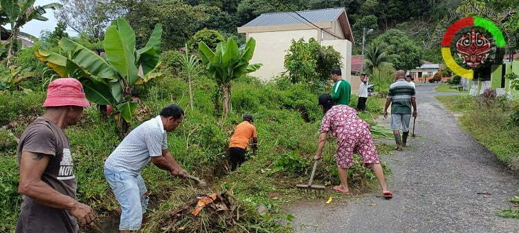 Aksi Gotong royong yang dilakukan oleh STM Sepakat. (Batakpost.com/red)