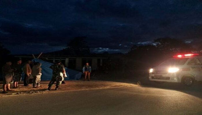 Tim Kesehatan Korem 023/KS Layani Masyarakat Terdampak Gempa Malam Hari