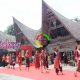 Fashion Show di hari Ulos Nasional 2022 yang digelar oleh BI Sibolga. (Batakpost.com/Jas)