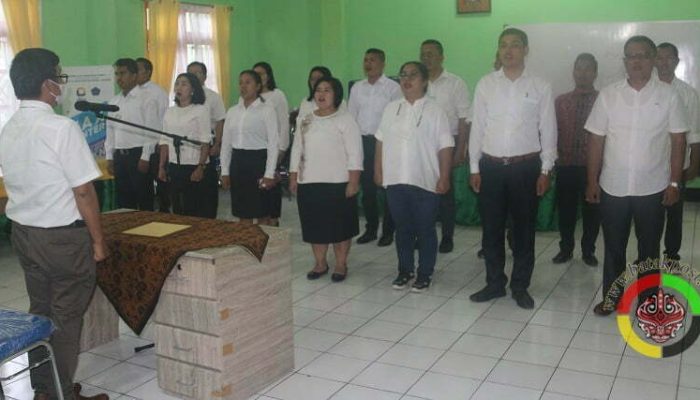 Rektor IAKN Tarutung Lantik Pengurus IKA IAKNTA Periode 2022-2026