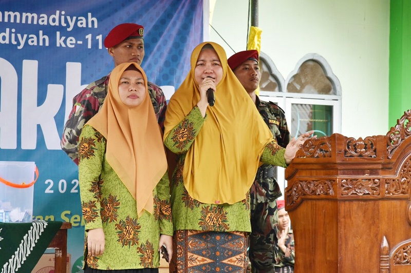 Ny Citra Bakhtiar Ahmad Sibarani Lepas Pawai Akbar Milad Muhammadiyah ke-113, Sabtu (12/11/2022) dari depan Gedung Da'wah Muhammadiyah di Jalan Raja Junjungan Lubis Pandan. (Batakpost.com/Ist)