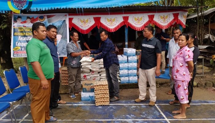 Rahmansyah Sibarani Berikan Bantuan Untuk Korban Banjir dan Longsor di Barus Utara