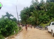 Ratusan Kendaraan Tertahan di Barus Utara Akibat Banjir dan Logsor