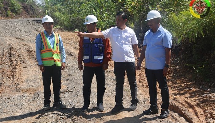 Lama Rusak, Rahmansyah Perjuangkan Jalan Sibuluan-Aek Horsik Segereja Diperbaiki