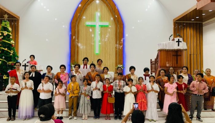Perayaan Natal Ina HKBP Sarudik Meriah Ditandai dengan Pemberian Tali Kasih Untuk Lansia