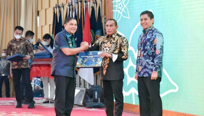 Pemkab Tapteng Raih Penghargaan Terbaik Pertama Penyaluran DAK Fisik dan Penyaluran Dana Desa se-Sumut 2022, Pj Bupati: Terima Kasih kepada Bapak Bakhtiar Ahmad Sibarani