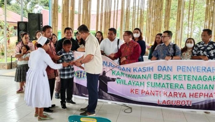 Keluarga Besar Karyawan Kristiani BPJamsostek Sumbagut Berbagi Kasih dengan PK Hephata HKBP