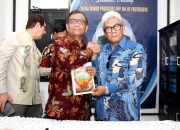 Menkopolhukam Serahkan HAKI untuk Buku Peristiwa Berdarah Kota Siantar Karya Erizal Ginting