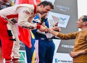 Presiden Jokowi Ucapkan Selamat Kepada Bartek Marszalek Juara Pertama F1H2O Toba