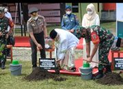 Wapres Didampingi Pj Bupati Tanam Pohon Kamper di Pekarangan Masjid Raya Barus