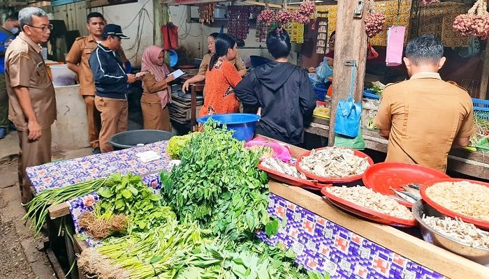 Pj Bupati Perintahkan Disperindag Tapteng Sidak ke Pasar dan Distributor, Ini Hasilnya