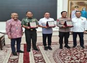 Ketum PWI Pusat Berikan Penghargaan Kepada Gubsu, Kapoldasu, dan Pangdam I/BB