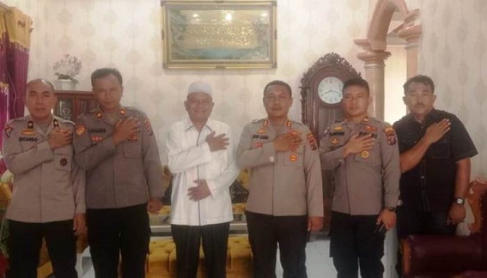 Kapolres Tapteng Silaturahmi dengan Ketua MUI Kabupaten Tapteng dalam Rangka Jaga Kamtibmas Ramadan