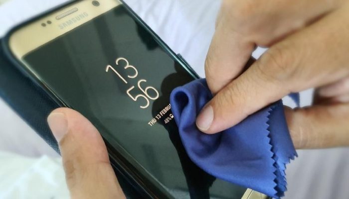 Tips Mudah Membersihkan Ponsel dengan Aman dan Efektif