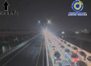 Kepadatan Lalu Lintas Terjadi di Tol Layang MBZ Arah Cikampek, Volume Kendaraan Meningkat