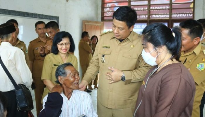 Bupati Vandiko Gultom Berikan Pelayanan Langsung Kepada Masyarakat Pamutaran