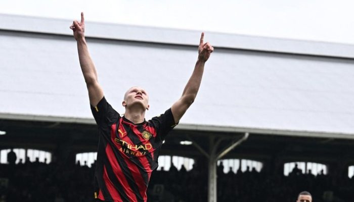 Erling Haaland Mesin Gol Manchester City, Gary Neville: Gabungan Striker Top Dunia