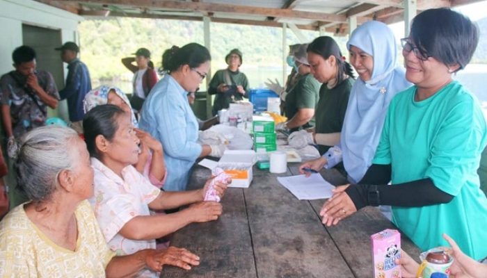 Masyarakat Pulau Mursala Ucapkan Terima Kasih Kepada Ketu TP PKK Tapteng Ny Catherine Elfin