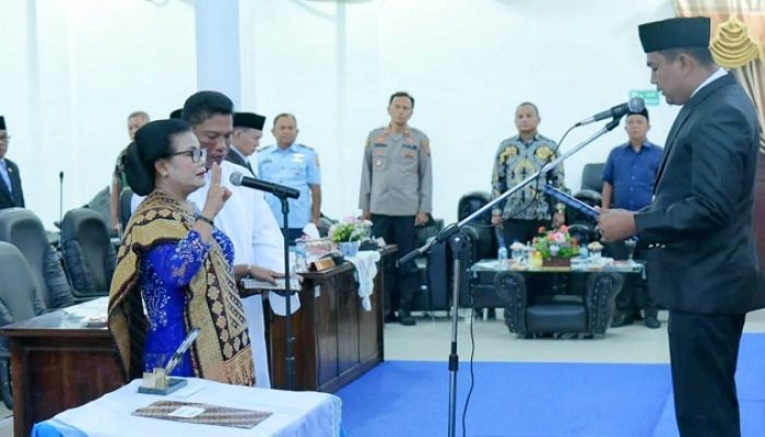 Benedikta Siahaan Resmi Dilantik Sebagai PAW Anggota DPRD Tapteng