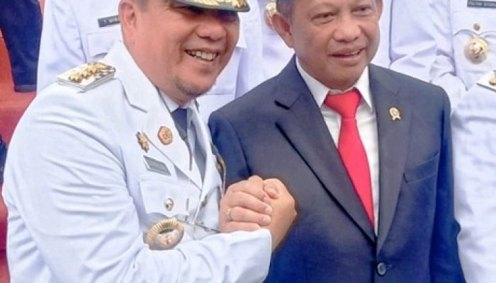 Pj Bupati Tapteng Elfin Elyas Ikuti Upacara Peringatan Hari Otonomi Daerah di Makassar