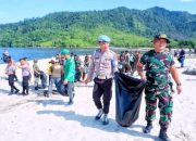 Berikan Contoh, Pemkab Tapteng Bersama TNI dan Polri Bersih-bersih Pantai