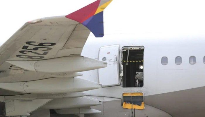 Penerbangan Asiana Airlines Geger, Pintu Darurat Dibuka Penumpang di Udara