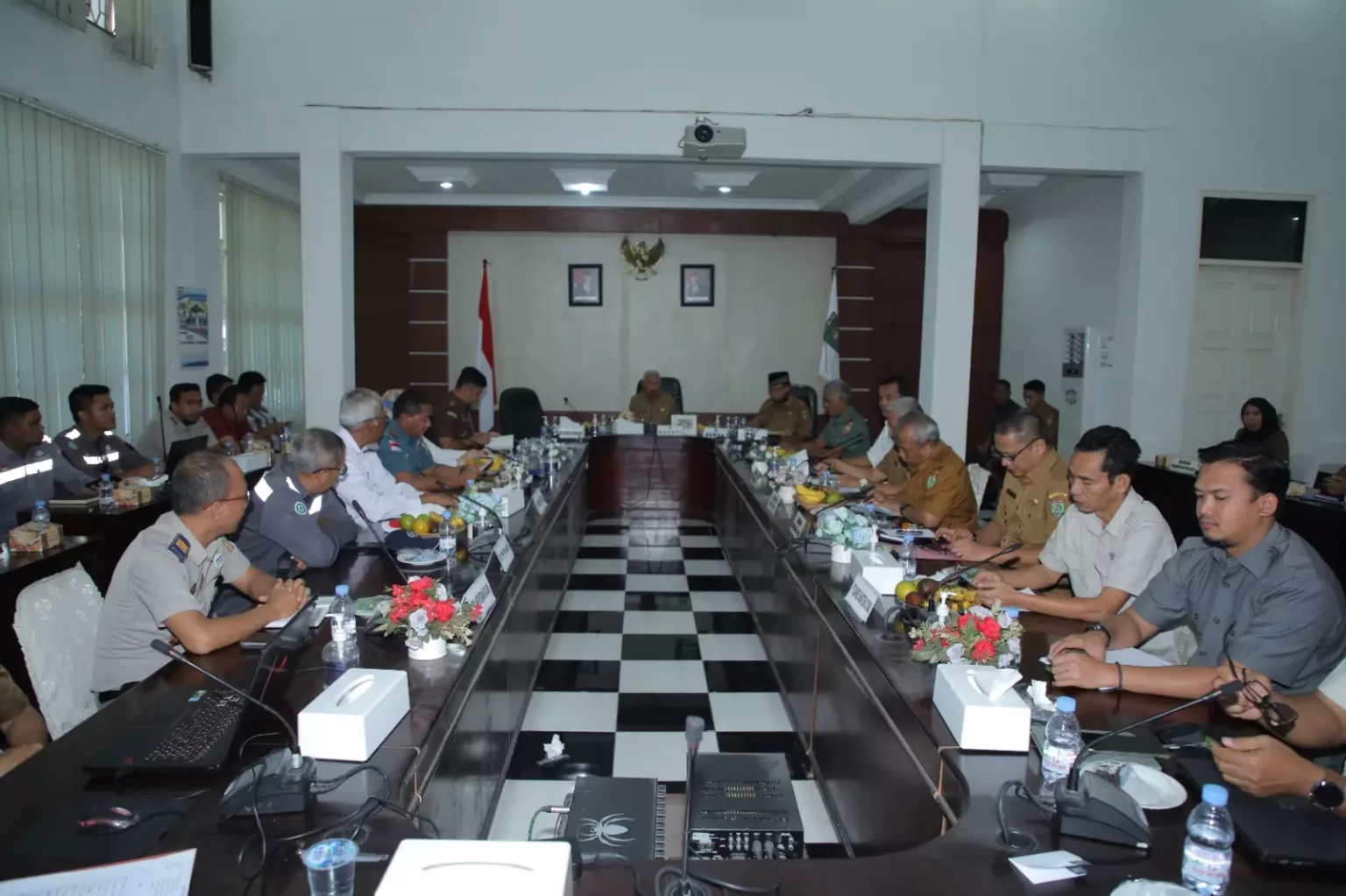 Bupati Asahan Memimpin Rapat Terkait Izin Penggunaan Jalan Akses PT. Bakrie Sumatera Plantations (BSP) untuk Pembangunan Jalan Tol