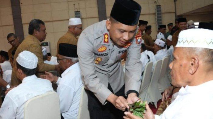 Kapolres Tapanuli Selatan dan Bupati Tepung Tawar Calhaj Asal Kabupaten Tapsel